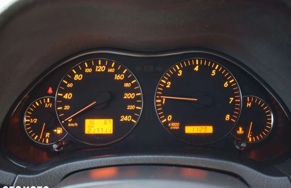 Toyota Avensis cena 19700 przebieg: 217711, rok produkcji 2005 z Gryfów Śląski małe 742